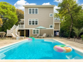 Perfect Oceanside Home w Pool, Hot Tub, Firepit & Screened in Porch, Short walk to beach